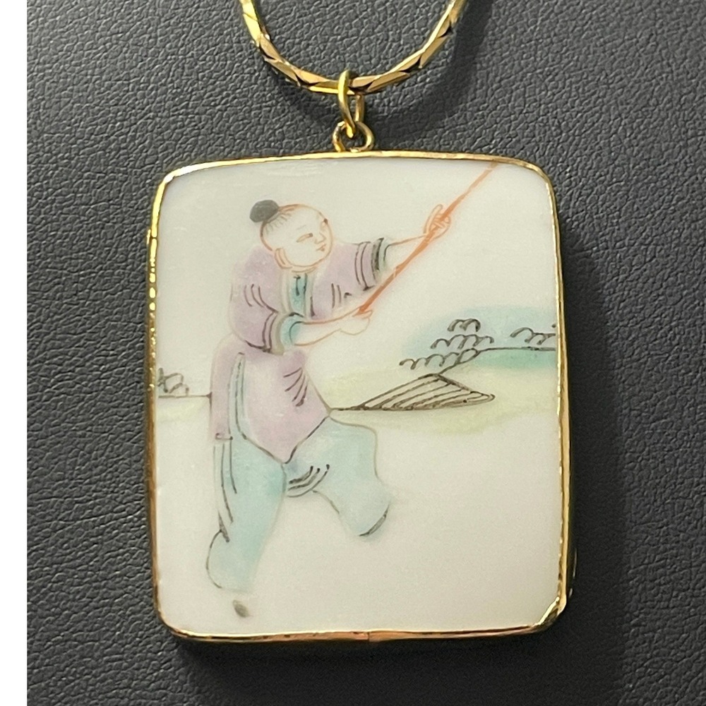 Vintage Porcelain Pendant Necklace Chinese Export Hand Painted Gold Tone 30"